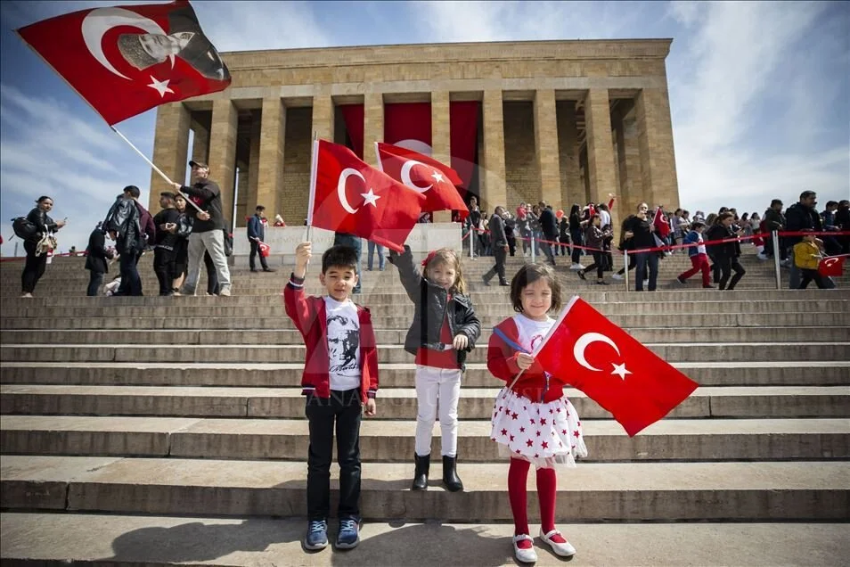 الأطفال يتولون مقاعد البرلمان التركي.. تركيا تحتفل بعيد الطفولة والسيادة الوطنية