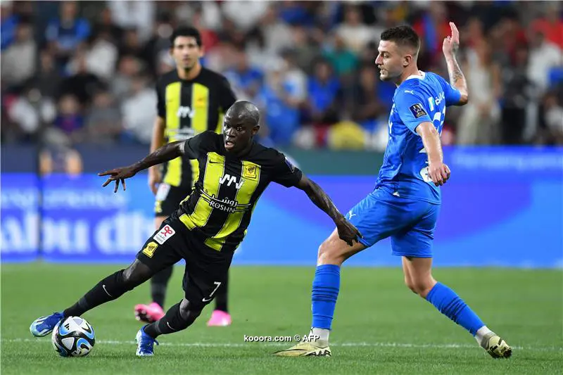 الهلال يتوج بكأس السوبر السعودي بفوزه على الاتحاد 4-1