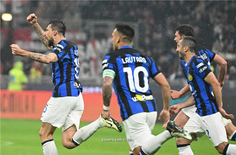 إنتر ميلان يتوج بلقب الدوري الإيطالي بفوز درامي على غريمه التقليدي